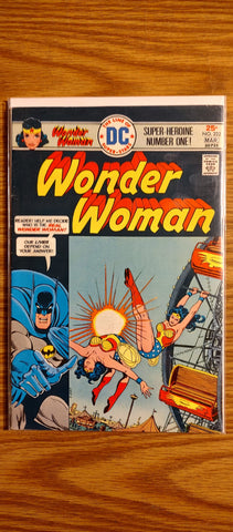 Wonder Woman #222 F/VF/7.0 1976 DC Comics Comics USED Not specified